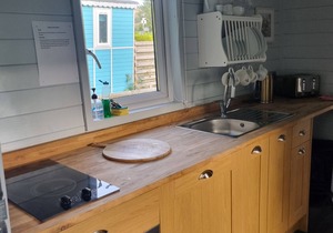 Glamping Hut - Riverview 3