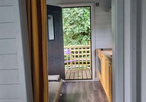 Glamping Hut - Riverview 3