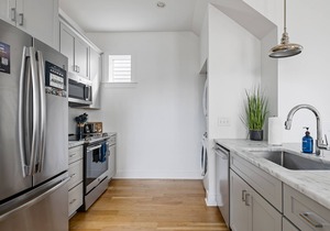 Globetrotter Suite C | Whimsical Historic Retreat