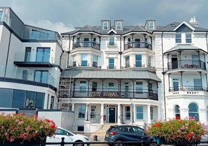 Glorious Duplex Holiday Apartment By The Sea