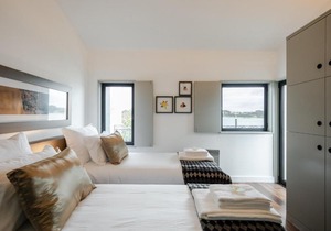 Golden Holidays by Rogério Samora