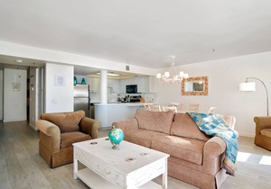 Gorgeous 2 Bedroom on the beach with Pool