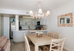 Gorgeous 2 Bedroom on the beach with Pool