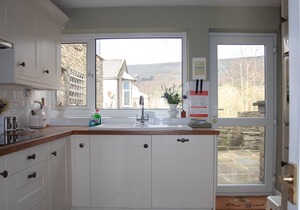 Gorgeous Cottage w/Central Heating, Free WiFi & a stones throw to the Village Green & Pubs