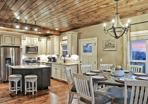 GORGEOUS Luxury VIEW Cabin! Theater & Game Room! Huge Decks! Fire Pits! Hot Tub!