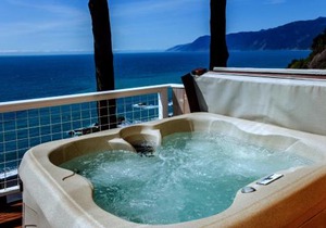 Gorgeous Oceanview, by OceanviewHotTubs Oceanfront! Shelter Cove, CA Tesla EV Station