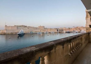 Grand Harbour Apartment