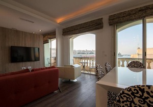 Grand Harbour Apartment