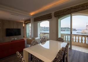 Grand Harbour Apartment