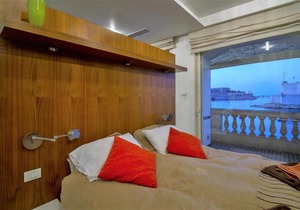 Grand Harbour Seafront Apartment