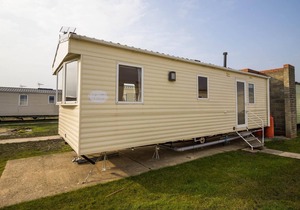 Great 4 berth caravan at Naze Marine Holiday Park ref 17101P