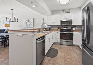 Great oceanfront condo w/indoor & outdoor pools, lazy river, fitness center, kids' pool