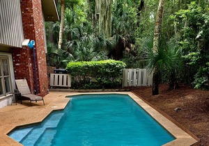 Great Sea Pines South Beach home Short 300 Yard walk to beach large pool hot tub