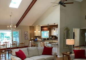 Great Sea Pines South Beach home Short 300 Yard walk to beach large pool hot tub