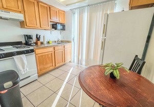 Great Views Studio apartment near Little Italy