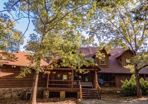 Greers Ferry Lakefront Lodge on 5.5 Acres, Sleeps 18!