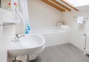 Großes Doppelzimmer - Ferienzimmer und -wohnungen mit Seeblick