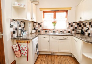 GROMIT COTTAGE, pet friendly, with open fire in Masham