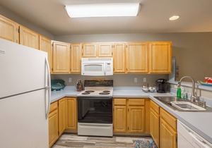 Ground Level 2BR Condo w/Tennis/Pool/Parking