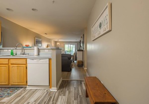 Ground Level 2BR Condo w/Tennis/Pool/Parking