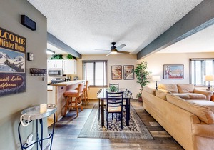 Ground-Level Condo w/Pellet Stove, Deck & Shared Hot Tub/Pool - 1 Mile to Lifts