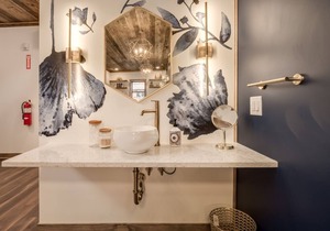 Group Getaway | Downtown | Riverfront Stay