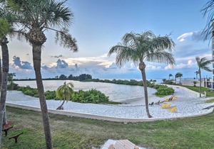 Gulf-View Hudson Condo in Beachfront Resort!
