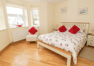 GWYLANEDD TWO, romantic, country holiday cottage in Llanfairfechan