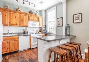 Habersham 3 | Historic Savannah, Walk To River Street