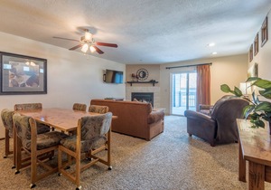 Habitat Condo 2 Bedroom Year-Round Hot Tub & Walk to Downtown Ketchum