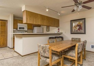 Habitat Condo - 2 Bedroom Walk to Downtown Ketchum & Year-Round Hot Tub