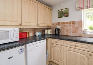 HALL BANK COTTAGE, pet friendly, with open fire in Rydal