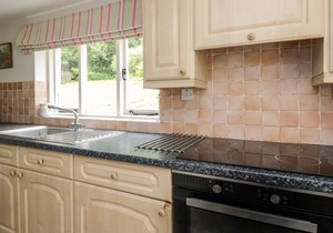 HALL BANK COTTAGE, pet friendly, with open fire in Rydal