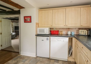 HALL BANK COTTAGE, pet friendly, with open fire in Rydal