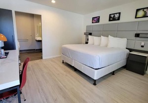 Hassle-free Stay! Minutes to Pruneridge Golf Club! FREE Parking On-site!