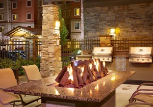 Heated Pool & Hot Tub + Free Breakfast Buffet. Great Location! Close to Jordan Landing