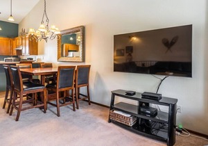 Helios S #5 - Pet Friendly 2 Bedroom 3 bathroom Townhouse, Just a short walk to Village Gondola