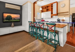 ⭐️Henley Beach Haven⭐️ Sleeps 6, WiFi, Netflix, Parking