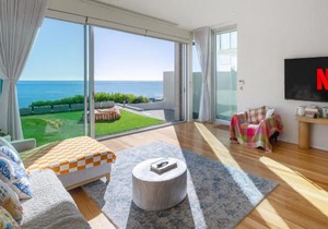 Henley Beachfront Luxury Home With Private Pool, Spa And Sauna!