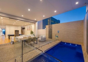 Henley Beachfront Luxury Home With Private Pool, Spa And Sauna!