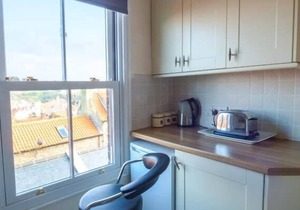 HIGH RIDGE, pet friendly, character holiday cottage in Whitby