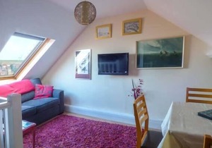HIGH RIDGE, pet friendly, character holiday cottage in Whitby
