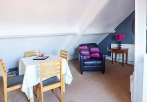 HIGH RIDGE, pet friendly, character holiday cottage in Whitby