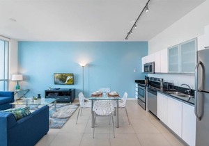 High Speed Internet, AC & Parking | Beach Access | Miami Beach