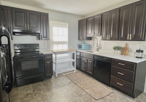 Historical 1st Floor 3BR APT Brunswick @ Bowdoin