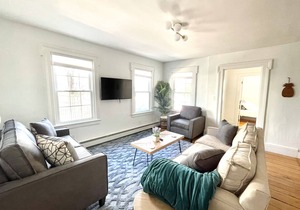 Historical 1st Floor 3BR APT Brunswick @ Bowdoin