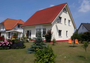 Holiday apartment with garden, directly in crane's staging area