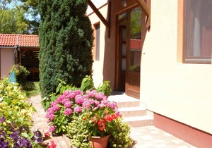 Holiday apartment only 30 meters from the beach