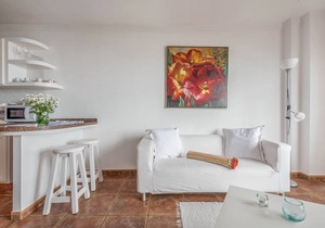 Holiday Apartment “Carla 2B” in Playa San Juan with Sea View & Wi-Fi