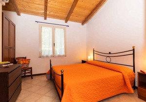 Holiday apartment with garden